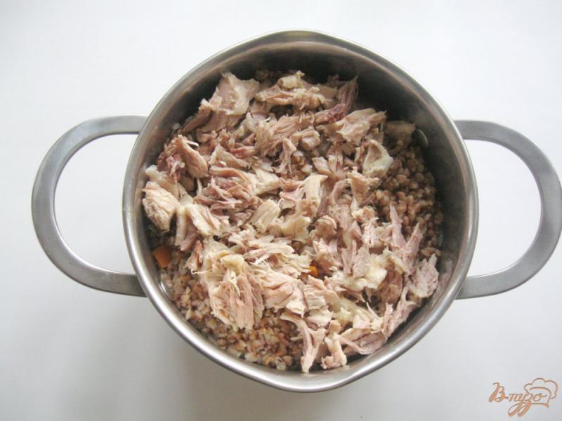 Фото приготовление рецепта: Гречневая каша с отварным мясом и овощами шаг №3