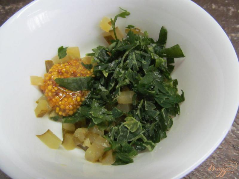 Фото приготовление рецепта: Картофельный салат под соусом из йогурта шаг №4