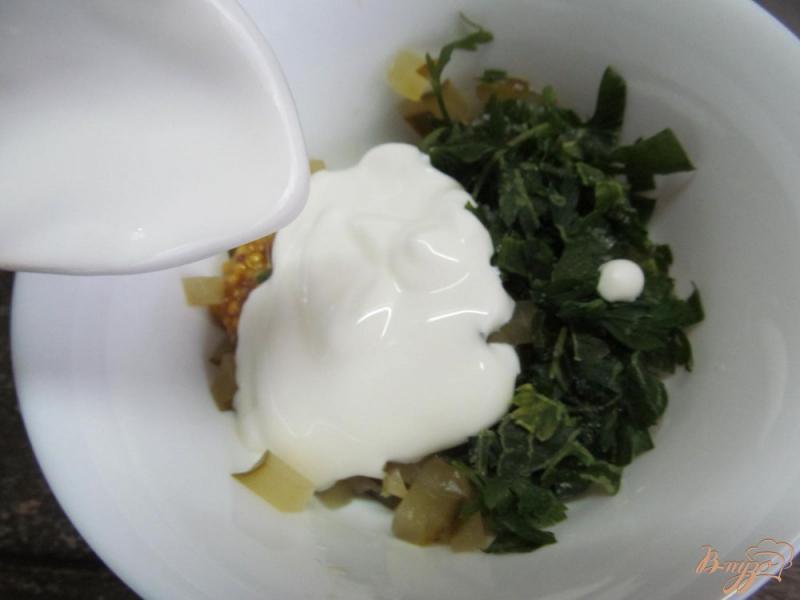 Фото приготовление рецепта: Картофельный салат под соусом из йогурта шаг №5