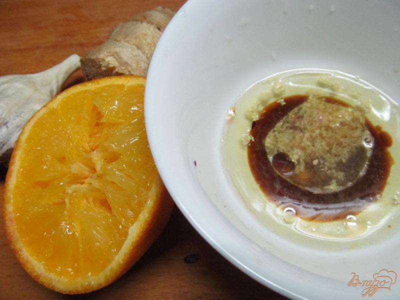 Фото приготовление рецепта: Капустный салат с грушей и апельсином шаг №2