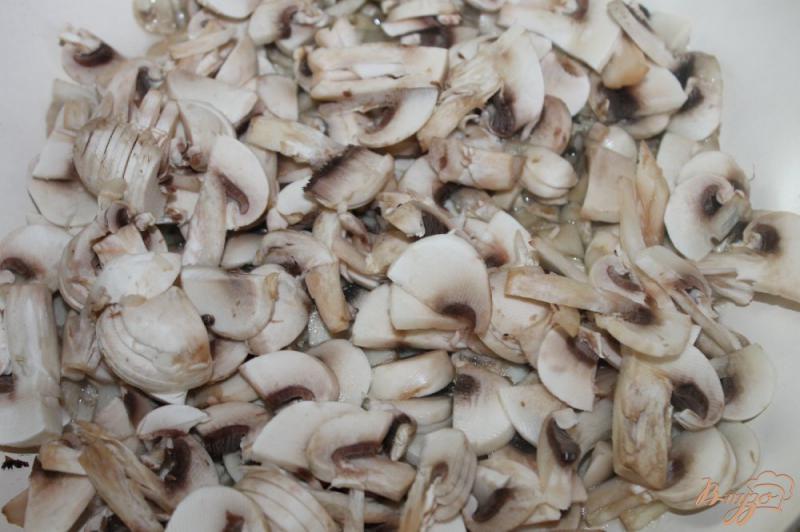 Фото приготовление рецепта: Блины с грибами и мясом индейки шаг №2