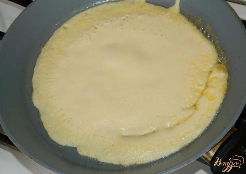 Фото приготовление рецепта: Блины на молоке шаг №4