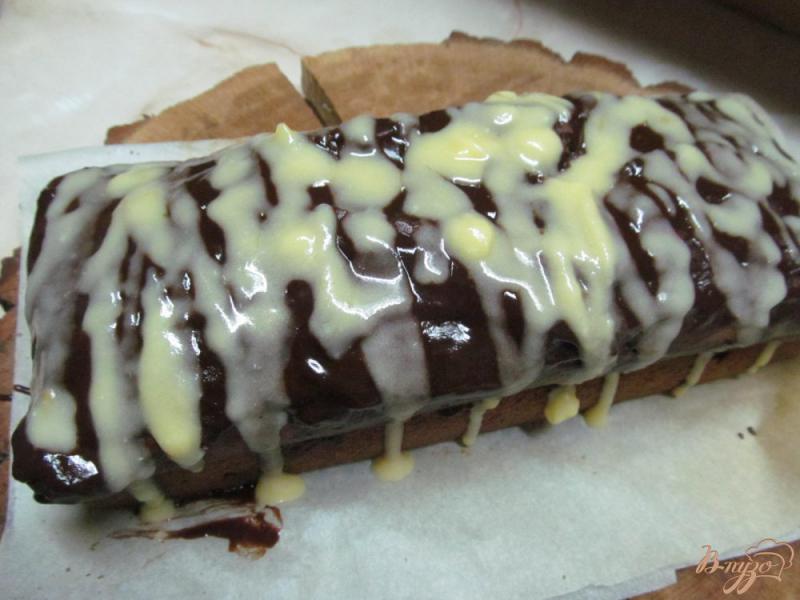 Фото приготовление рецепта: Шоколадный кекс с бананом шаг №8