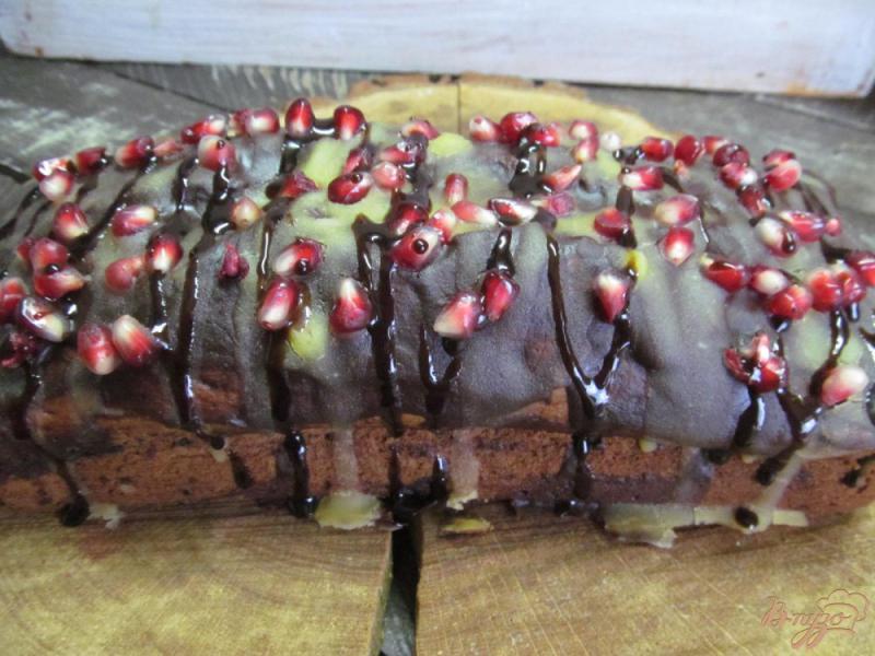 Фото приготовление рецепта: Шоколадный кекс с бананом шаг №9