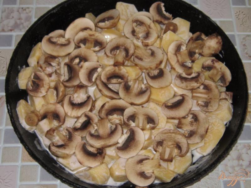 Фото приготовление рецепта: Запеканка с утиной грудкой, овощами и грибами шаг №6