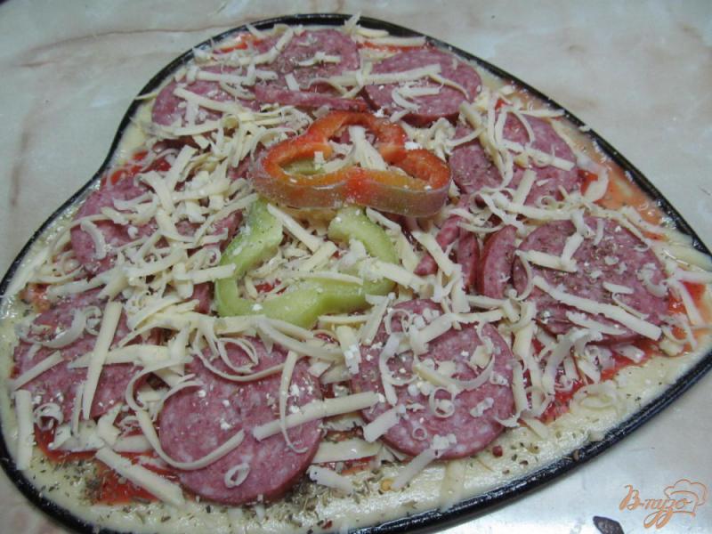 Фото приготовление рецепта: Пицца для романтического ужина шаг №8