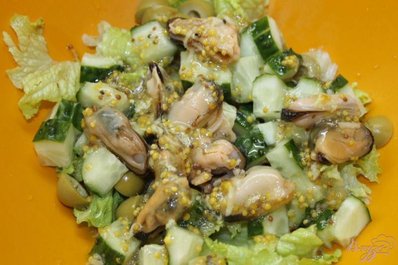 Фото приготовление рецепта: Фреш салат с мидиями шаг №6