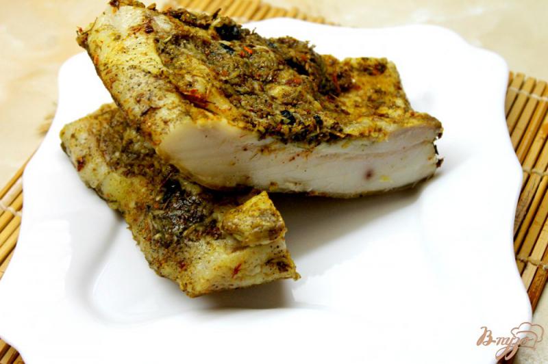 Фото приготовление рецепта: Вареное свиное сало со специями шаг №5