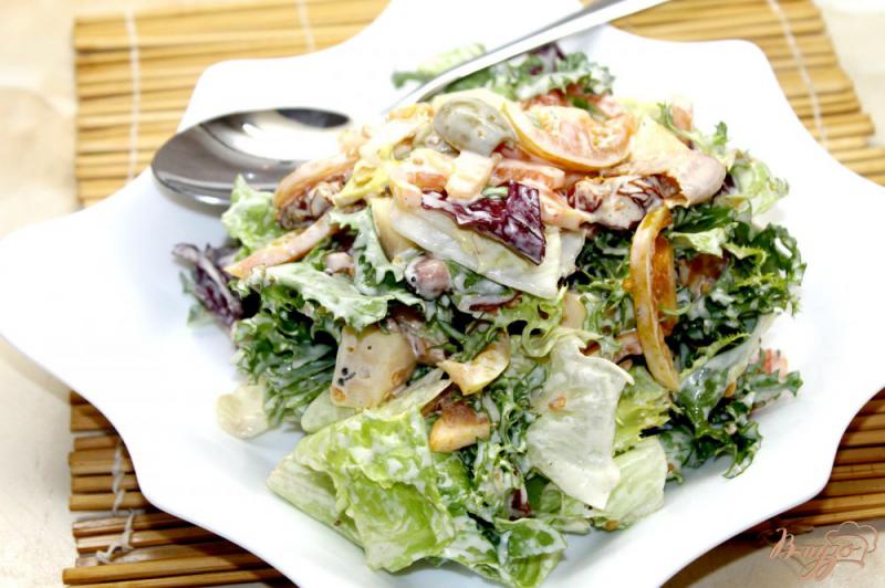 Фото приготовление рецепта: Овощной салат с жаренным беконом и горчичным соусом шаг №9