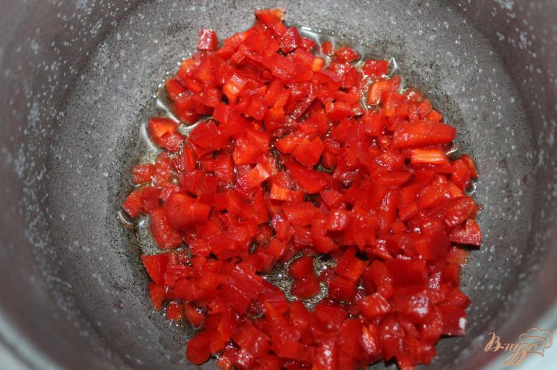 Фото приготовление рецепта: Сливочный соус из болгарского перца шаг №2