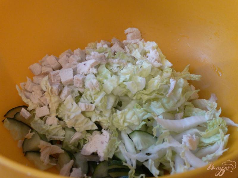 Фото приготовление рецепта: Салат с овощами и куриным филе шаг №3