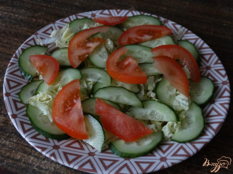 Фото приготовление рецепта: Овощной салат с фисташками и моцареллой шаг №3