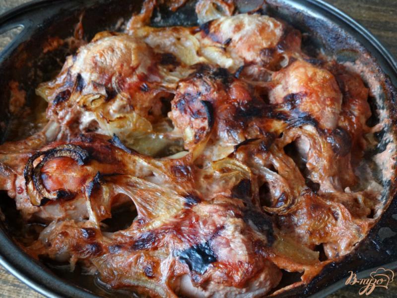 Фото приготовление рецепта: Куриные голени в томатно-молочном соусе шаг №6