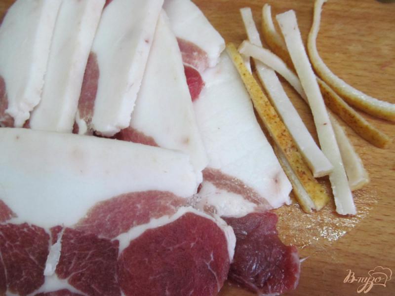 Фото приготовление рецепта: Жареный картофель на свиной грудинке шаг №1