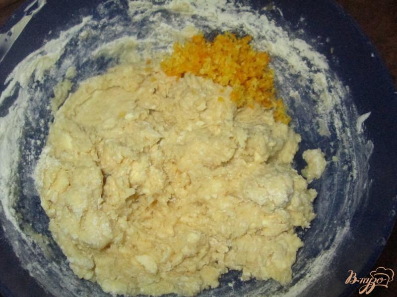 Фото приготовление рецепта: Печенье с апельсиновой цедрой шаг №4