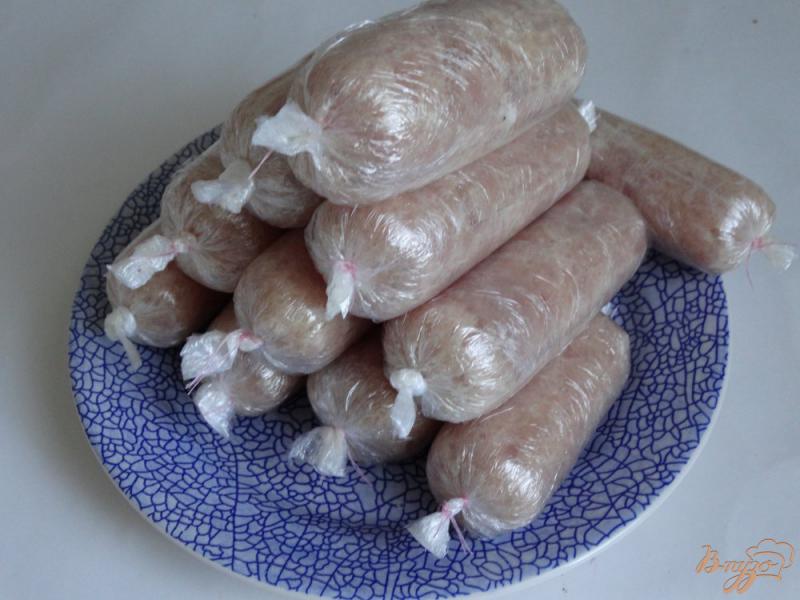 Фото приготовление рецепта: Домашние горчичные сосиски из куриного фарша шаг №6