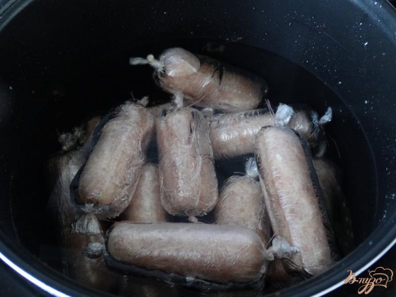 Фото приготовление рецепта: Домашние горчичные сосиски из куриного фарша шаг №7