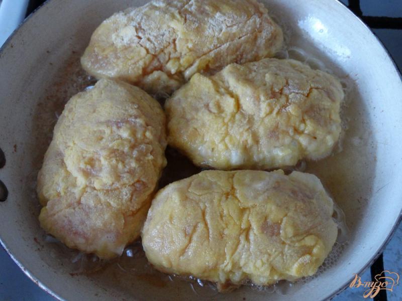 Фото приготовление рецепта: Куриные котлеты с сыром шаг №9