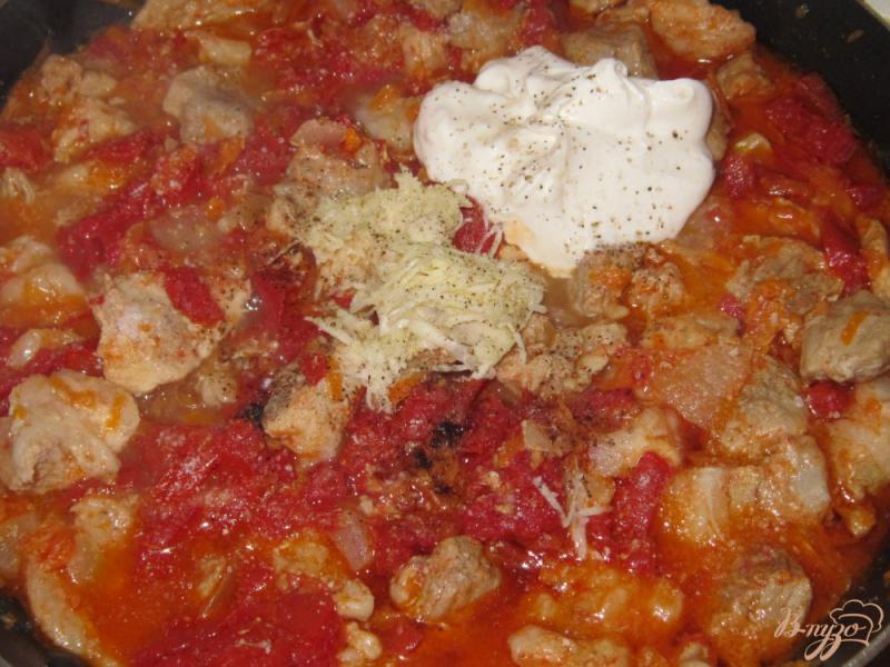 Фото приготовление рецепта: Свинина в нежном соусе со спагетти шаг №7