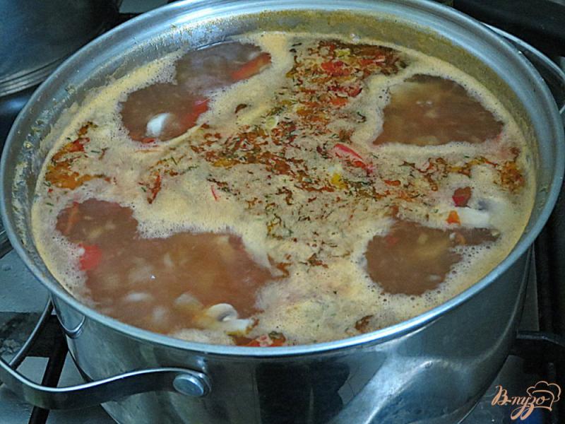 Фото приготовление рецепта: Суп с рисом грибами и перцем шаг №9