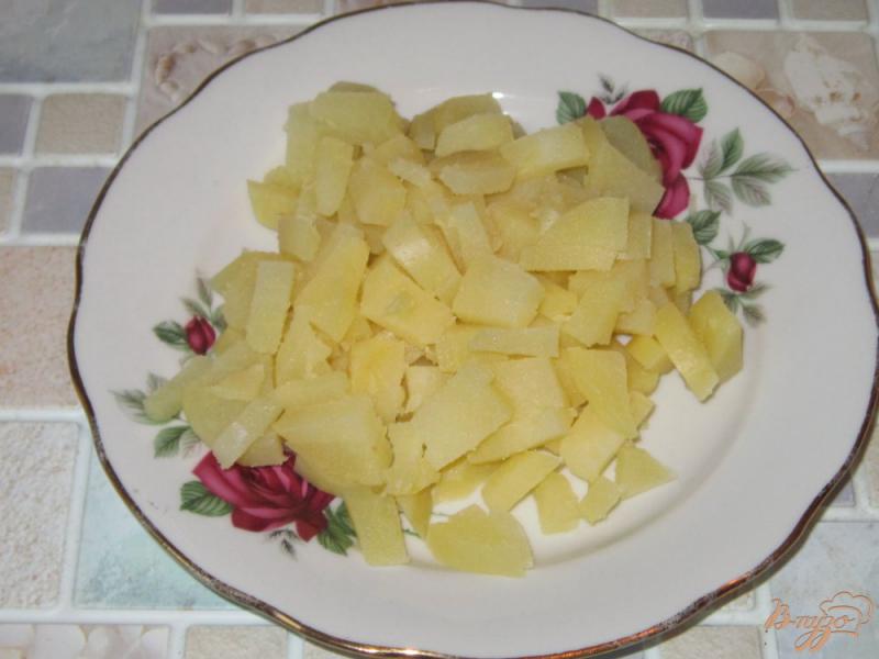 Фото приготовление рецепта: Салат с маринованными помидорами шаг №7