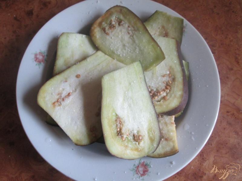 Фото приготовление рецепта: Закуска из баклажанов и помидоров шаг №2