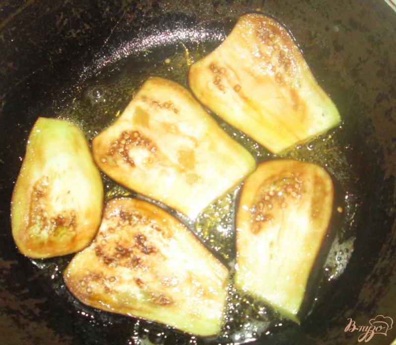 Фото приготовление рецепта: Закуска из баклажанов и помидоров шаг №3