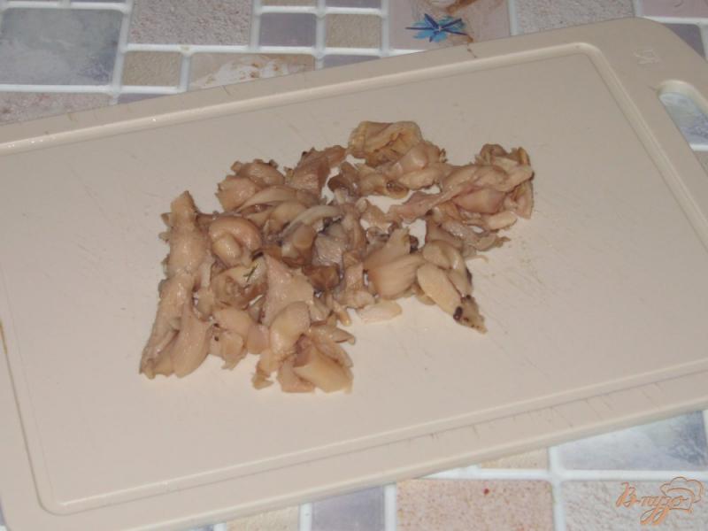 Фото приготовление рецепта: Свекольный салат с маринованными вешенами шаг №2