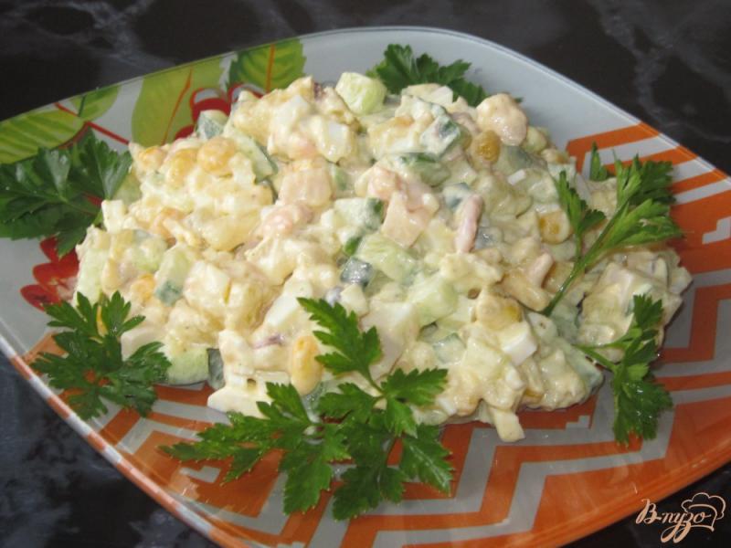 Фото приготовление рецепта: Салат с морским коктейлем шаг №8