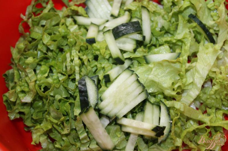 Фото приготовление рецепта: Салат с грибами, сыром и овощами шаг №3