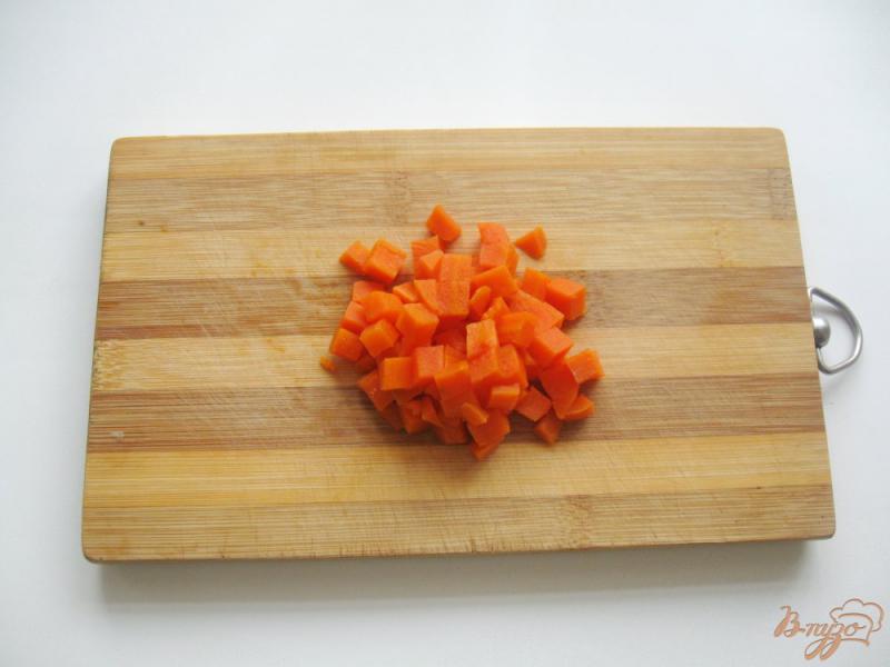 Фото приготовление рецепта: Тёплый картофельный салат с сосиской и яйцом шаг №1