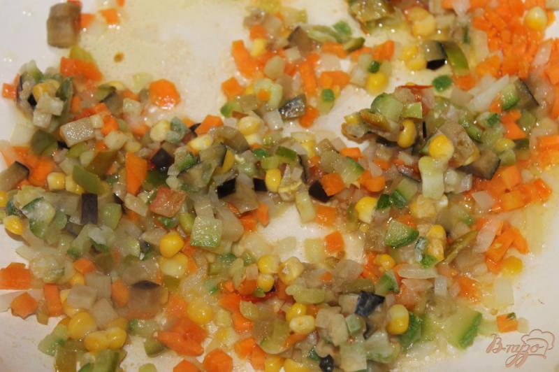 Фото приготовление рецепта: Овощной суп с кукурузой и фрикадельками шаг №2