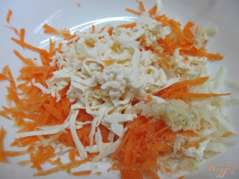 Фото приготовление рецепта: Морковный салат с сельдереем шаг №3