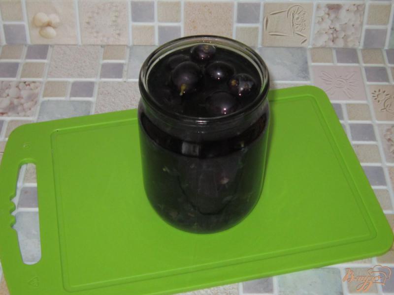 Фото приготовление рецепта: Консервированный соленый виноград шаг №4