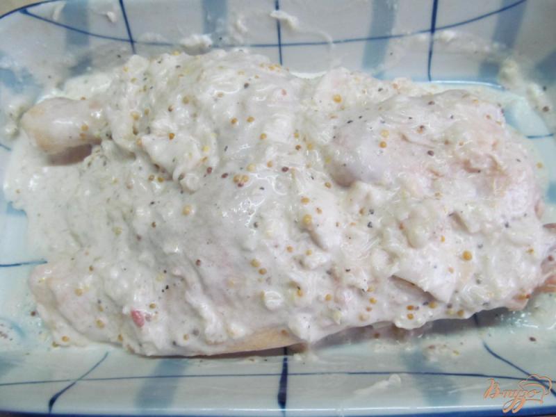 Фото приготовление рецепта: Запеченная курица под соусом из помело шаг №4