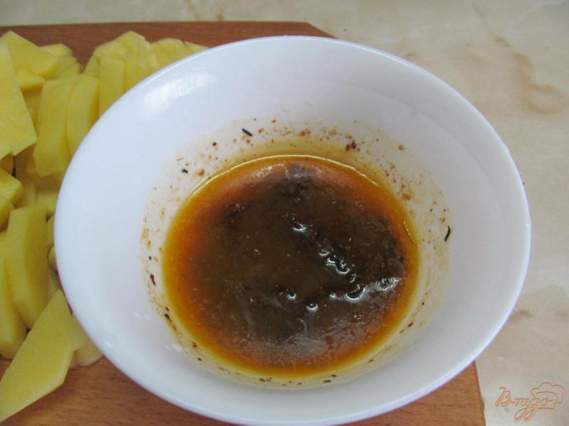 Фото приготовление рецепта: Жаренный картофель с сырным соусом шаг №1