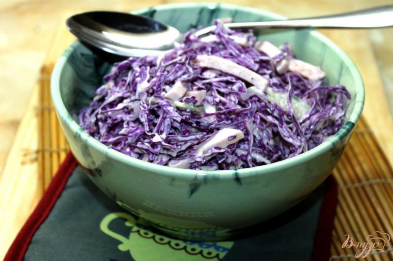 Фото приготовление рецепта: Салат с краснокочанной капусты и ветчины шаг №6
