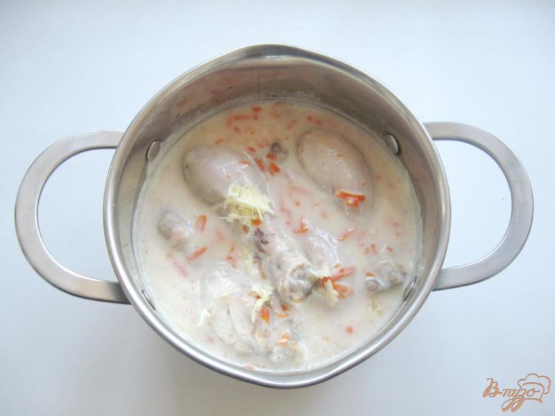 Фото приготовление рецепта: Куриные голени в молочном соусе шаг №7