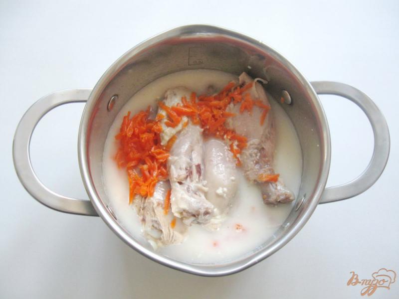 Фото приготовление рецепта: Куриные голени в молочном соусе шаг №6