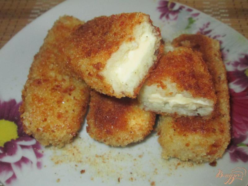 Фото приготовление рецепта: Картофельные палочки с плавленым сыром. шаг №9
