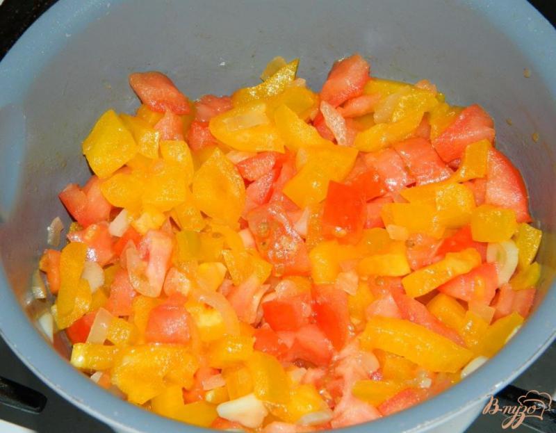 Фото приготовление рецепта: Курица  овощным соусом на сметане шаг №4