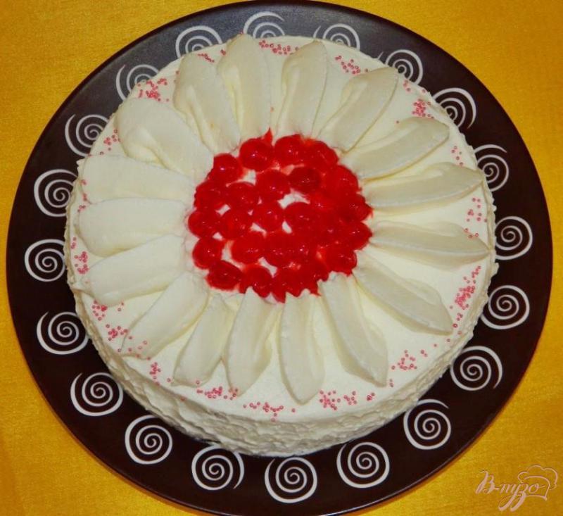 Фото приготовление рецепта: Сметанный торт с вареньем шаг №7