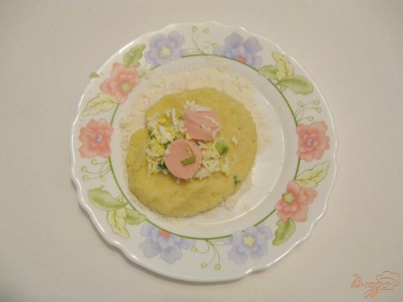 Фото приготовление рецепта: Картофельные зразы с сосисками шаг №4