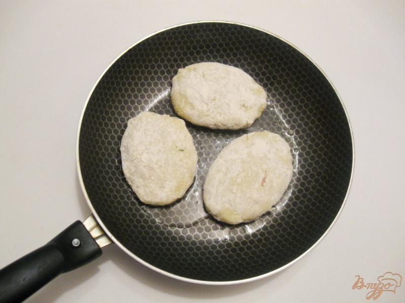 Фото приготовление рецепта: Картофельные зразы с сосисками шаг №5