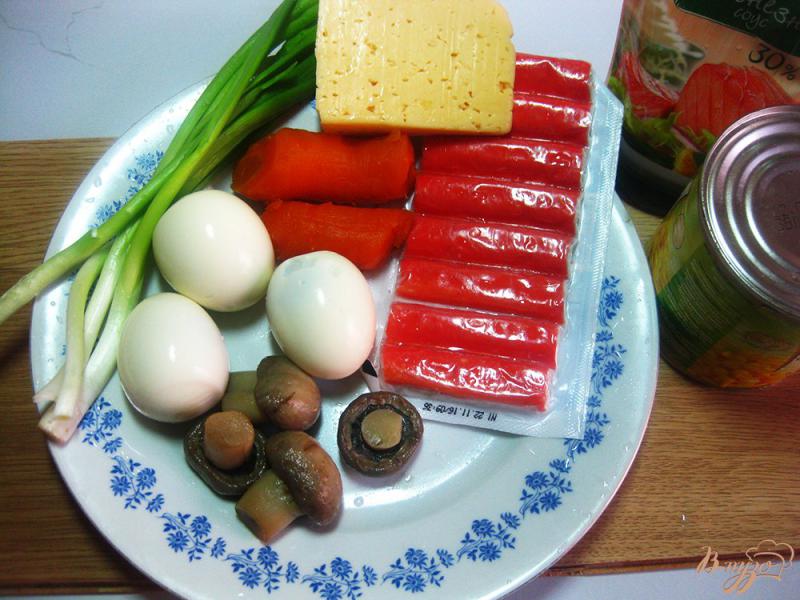 Фото приготовление рецепта: Салат с крабовыми палочками шаг №1