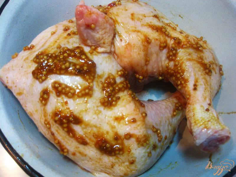 Фото приготовление рецепта: Запечённые куриные бедра с французской горчицей шаг №3