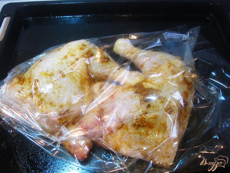 Фото приготовление рецепта: Запечённые куриные бедра с французской горчицей шаг №4
