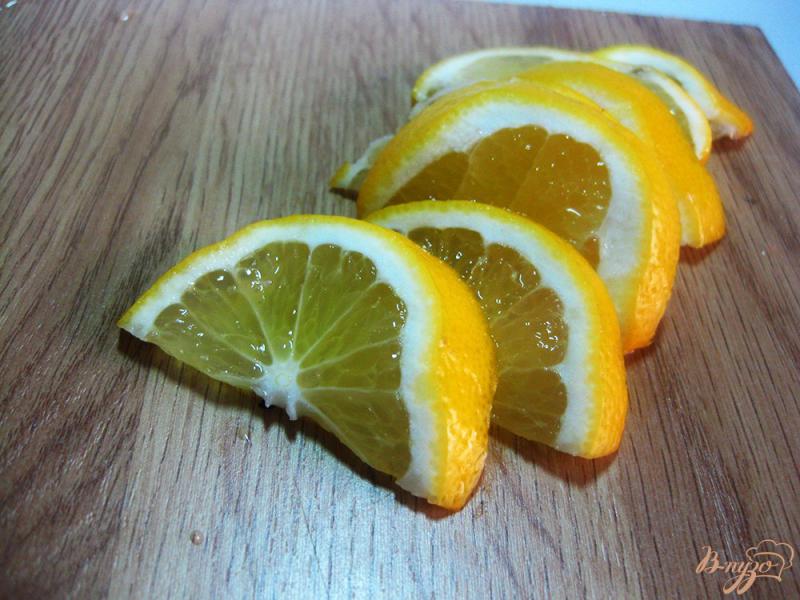 Фото приготовление рецепта: Скумбрия запеченная с овощами и лимоном шаг №3