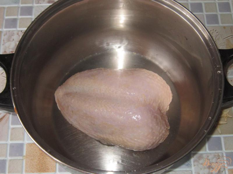 Фото приготовление рецепта: Суп из куриной грудки с кукурузной крупой шаг №1