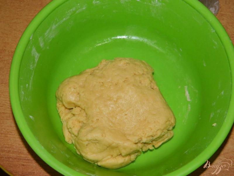 Фото приготовление рецепта: Песочное печенье с джемом шаг №2